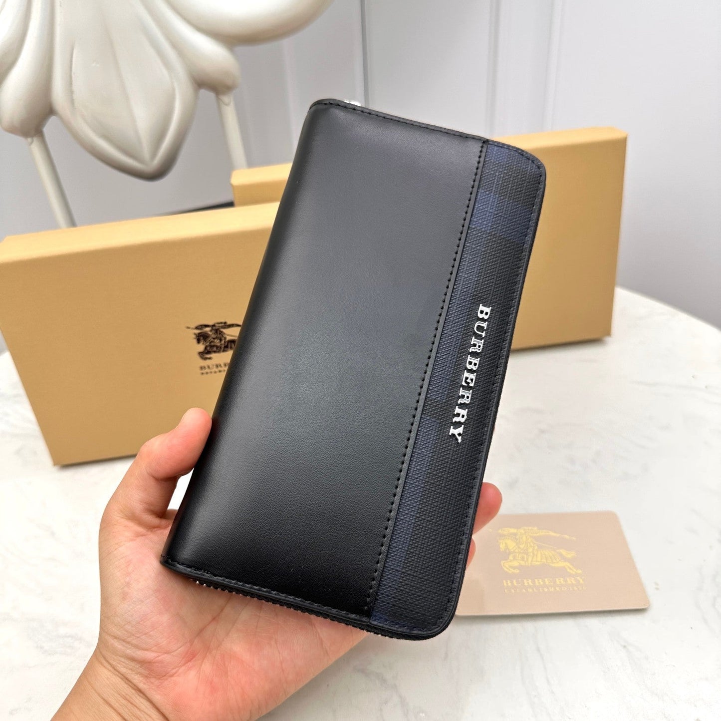 【バーバリー】送料関税込 定番人気 ジッパー・ラウンド・長財布