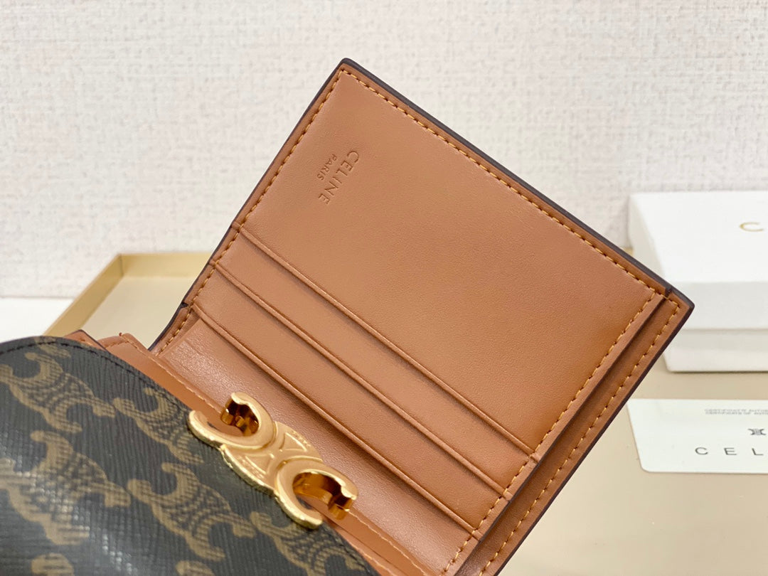 【セリーヌ】大人気 軽量＆コンパクト持ち運びに便利な短い財布 ！
