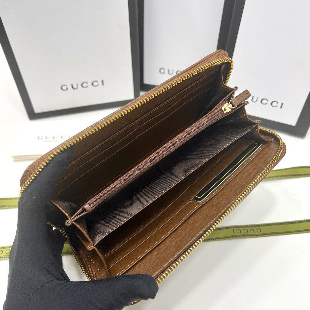 【グッチ】 限定カラー登場！超薄デザインの高級レザー財布