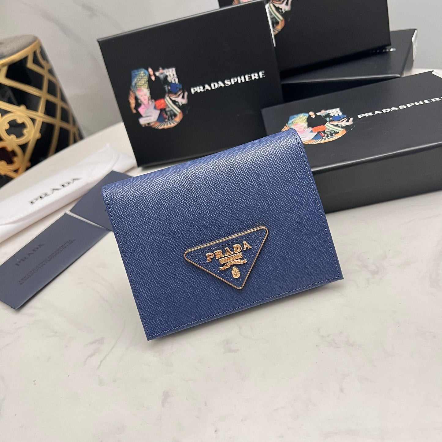 【プラダ】サフィアーノレザー使用 三角ロゴコインパース 春限定カラー展開中
