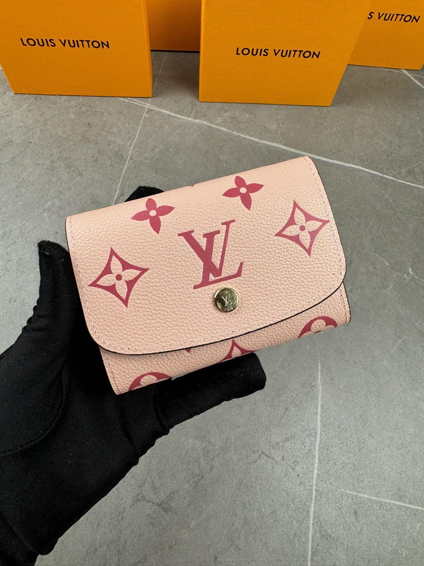 【ルイヴィトン】モノグラム型押しミニ財布 高機能で日常に最適4色